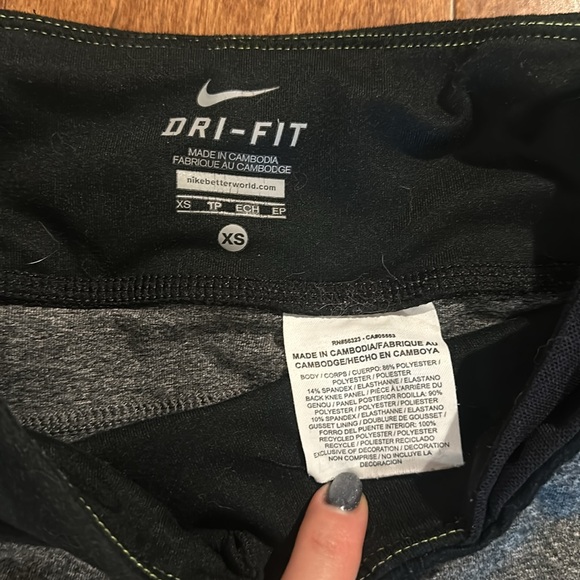 Lot of Nike work out clothes XS - Picture 3 of 9